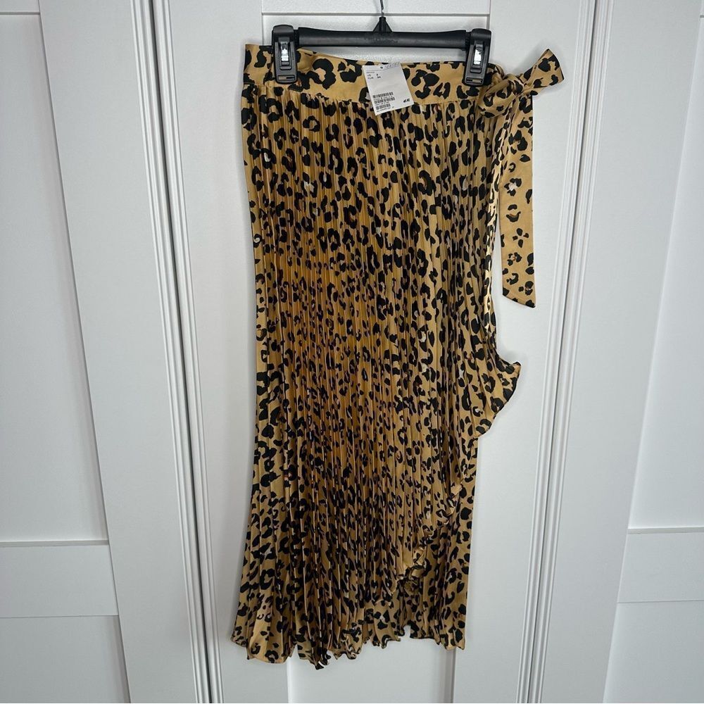 H&M Asymmetrical Leopard Print Skirt Pleated Size 2 NWT (w1)
